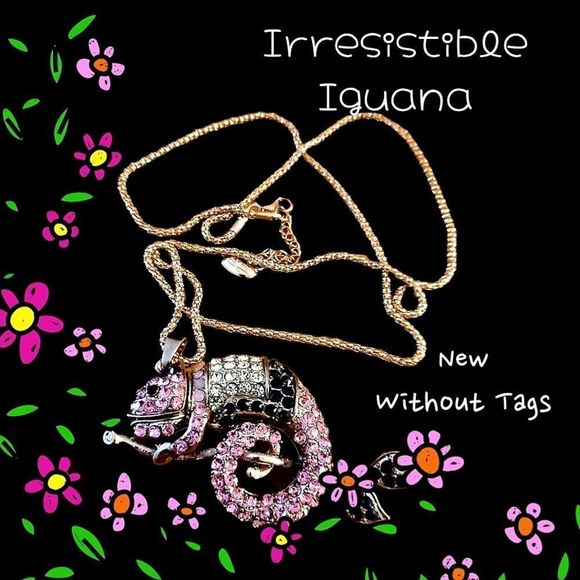 Jewelry - IGUANA Crystal Necklace